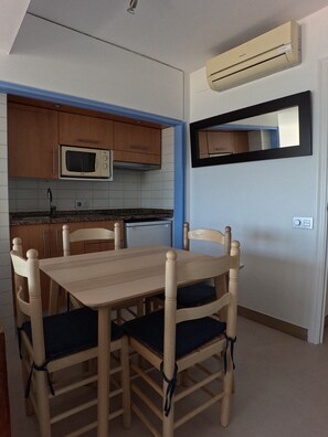 Dining - Blue Horizon By Mi Casa Lloret 💙 Air conditioning 💙 Beach front 💙 Wifi 💙 Parking (Lloret de Mar)