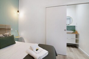 1 bedroom, WiFi, bed sheets - Modern Studio in Central Tavira – Algarve, with Air Conditioning and Wi-Fi (Tavira)