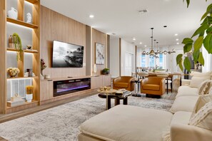 Smart TV, table football - Elegant Retreat Pvt Pool, Game Room, Themed Rooms (Davenport)