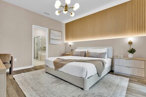 5 bedrooms, iron/ironing board, travel cot, free WiFi - Elegant Retreat Pvt Pool, Game Room, Themed Rooms (Davenport)