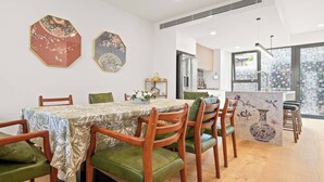Casa, 4 quartos, sacada | Sala de jantar