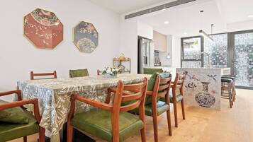 House, 4 Bedrooms, Balcony | Dining room