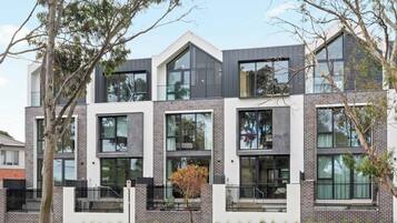 House, 4 Bedrooms, Balcony | Exterior