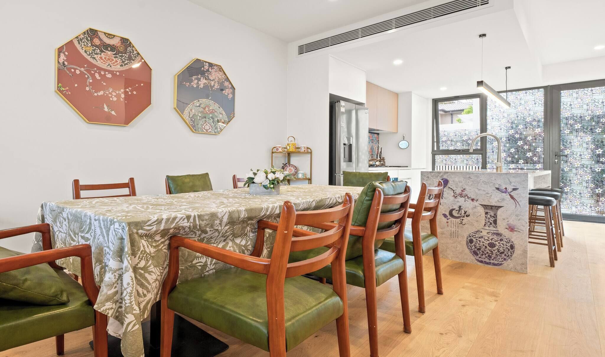 House, 4 Bedrooms, Balcony | Dining room