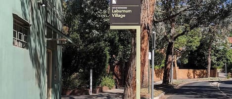 House, 4 Bedrooms, Balcony | Property grounds