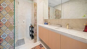 Casa, 4 quartos, sacada | Banheiro