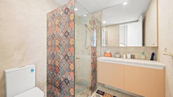 House, 4 Bedrooms, Balcony | Bathroom