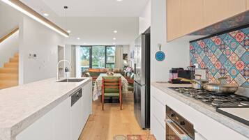 House, 4 Bedrooms, Balcony | Interior