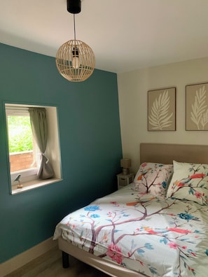 2 bedrooms, iron/ironing board, travel cot, free WiFi