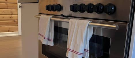House, 4 Bedrooms, Smoking, Balcony | Private kitchen