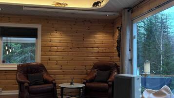 House, 4 Bedrooms, Smoking, Balcony | Interior
