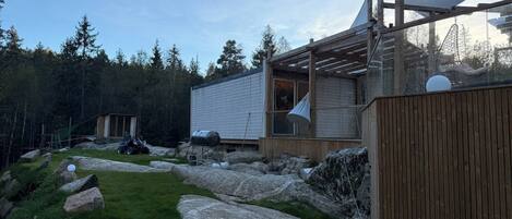House, 4 Bedrooms, Smoking, Balcony | Property grounds