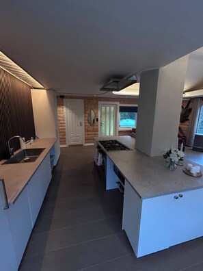 Casa, 5 habitaciones, fumadores, balcón | Cocina privada