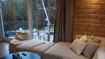Hus, 4 soverom, røyk, balkong | Oppholdsområde