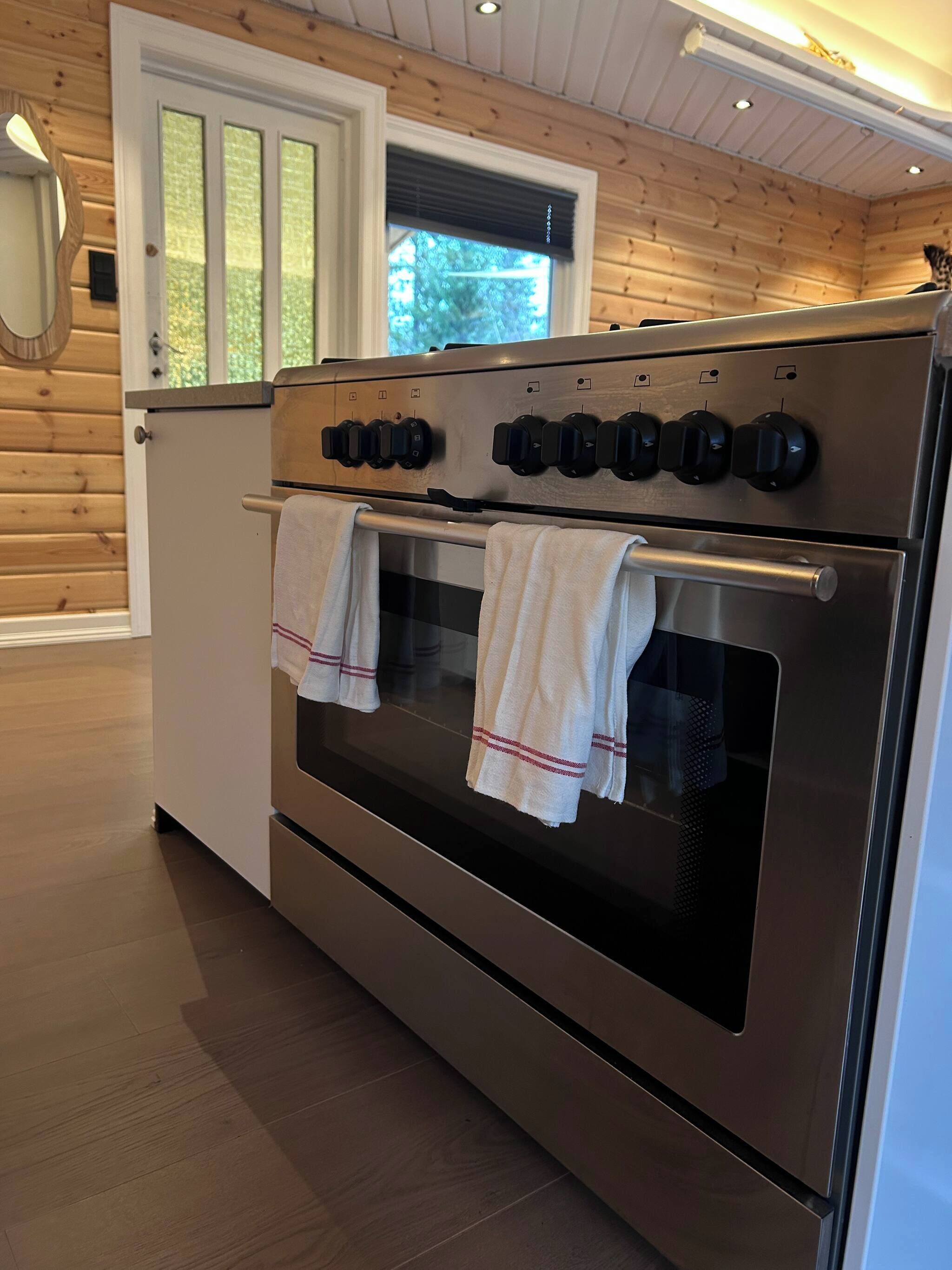 House, 6 Bedrooms, Smoking, Balcony | Private kitchen