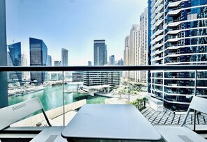 Free WiFi - Venduras Bright 1BR in Heart of Marina (Dubai)