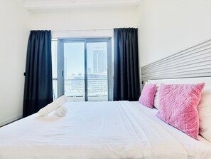 Free WiFi - Venduras Bright 1BR in Heart of Marina (Dubai)