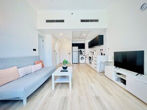 Free WiFi - Venduras Bright 1BR in Heart of Marina (Dubai)