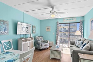 Living area - Decatur House 402, Beautiful Boardwalk Gem (Ocean City)