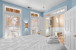 5 bedrooms, iron/ironing board, WiFi, bed sheets - 44 Sunset Island Dr (Ocean City)