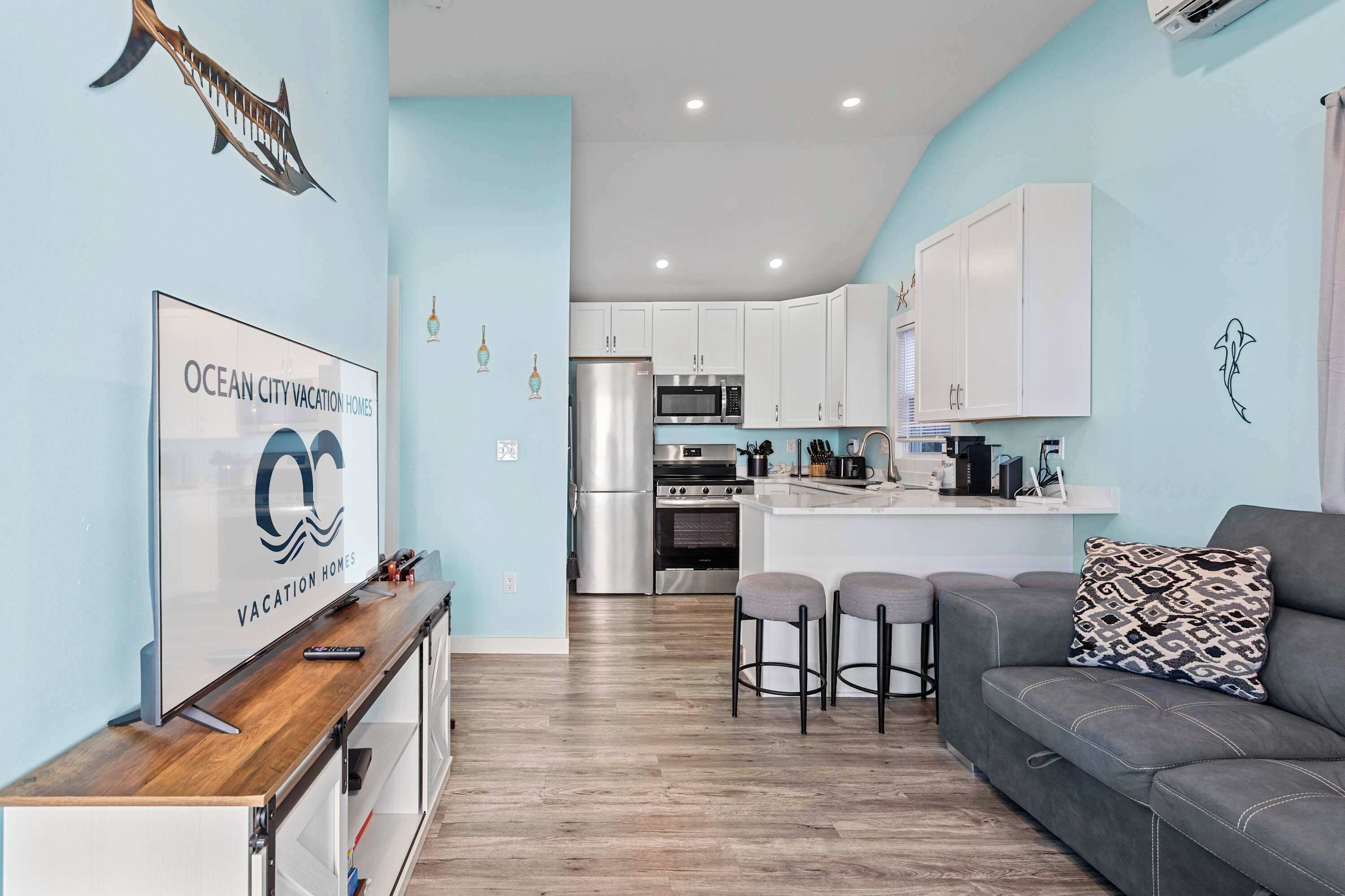 Réfrigérateur, micro-ondes, four, plaque de cuisson