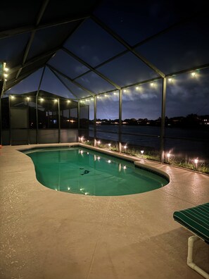 Luokittelematon kuva, 5 kautta 25, painike