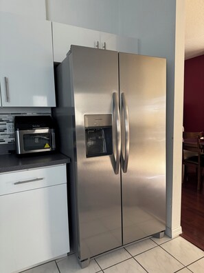 Micro-ondes, four, plaque de cuisson, lave-vaisselle