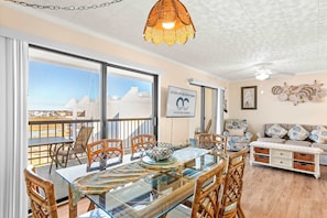 Dining - Bay Princess 414 (Ocean City)