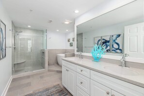 Shower, hair dryer, towels, shampoo - Emerson Towers 302 (Ocean City)