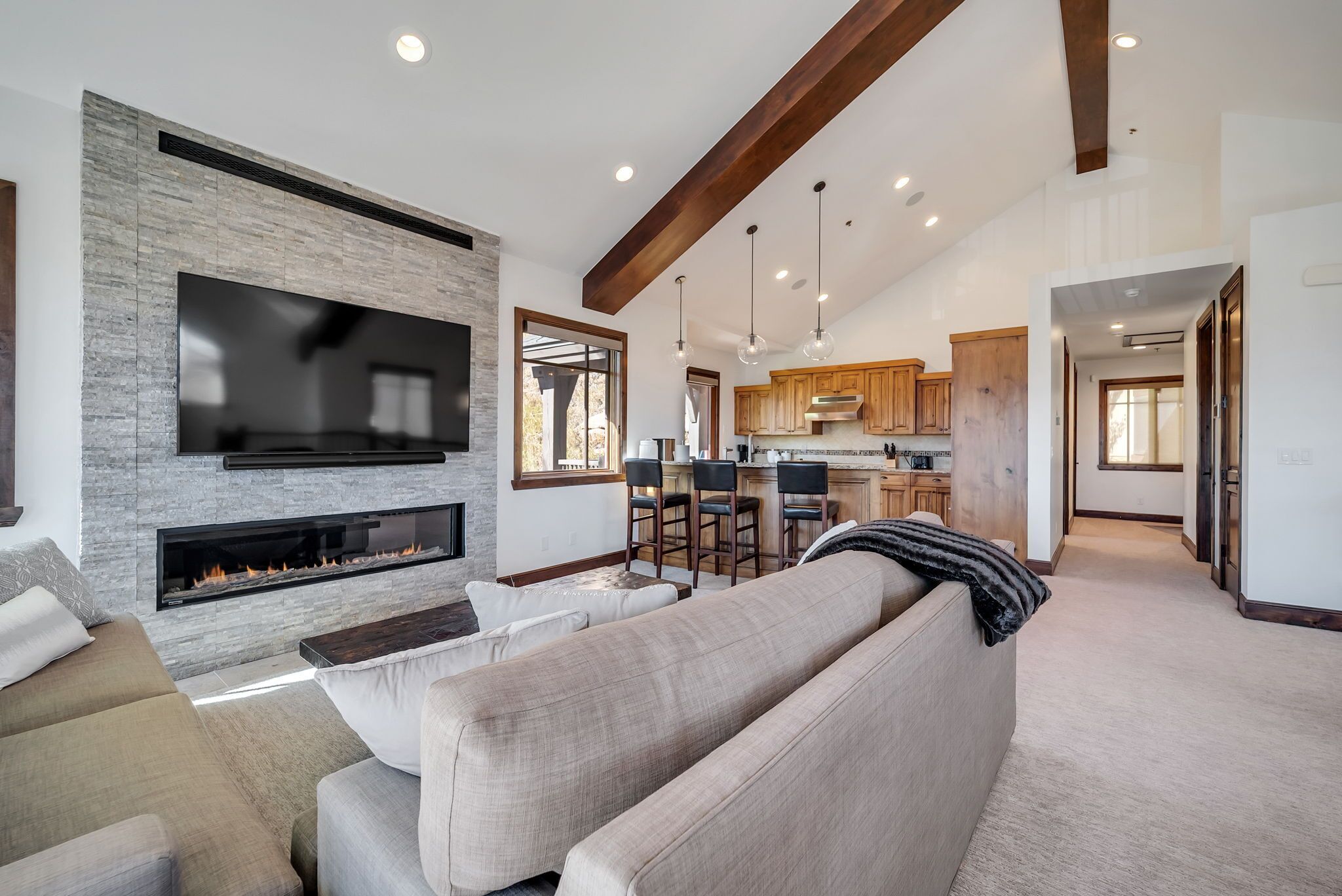 智能电视、壁炉、电子游戏、电脑显示器