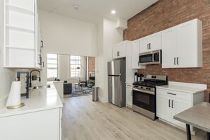 Paper towels - NEW Studio - Steps from Dining, Coffee & City Life (Cincinnati)