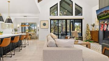 智能电视、壁炉、乒乓球、书