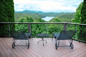 Property grounds - Hiwassee Lake Lodge - Private Mtn-Top Retreat - Lake Views - Sleeps 13 (Murphy)