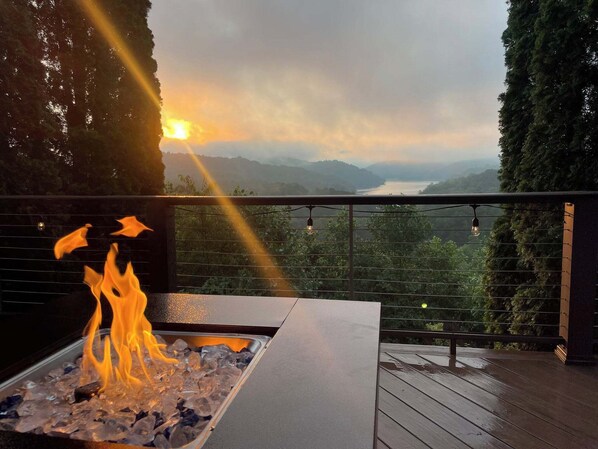 المنطقة المحيطة بالمنشأة