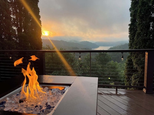 Hiwassee Lake Lodge, LLC. - "Find Your Escape Above Hiwassee Lake"
