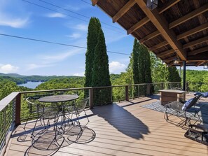 Outdoor dining - Hiwassee Lake Lodge - Private Mtn-Top Retreat - Lake Views - Sleeps 13 (Murphy)