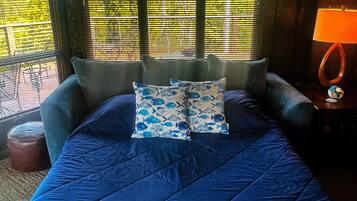 3 chambres, bureau, fer et planche Ă repasser, lit parapluie