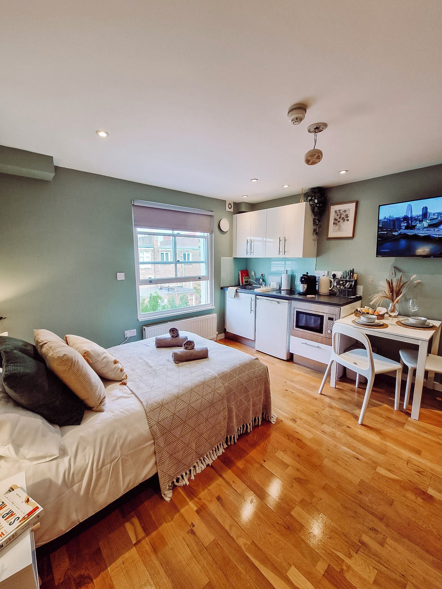 1 habitación, tabla de planchar con plancha, wifi y ropa de cama 