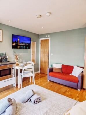 Interior - Stylish Kensington Studio by Olympia + Fast Free Wi-Fi (London)