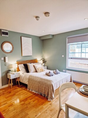 1 habitación, tabla de planchar con plancha, wifi gratis y ropa de cama 