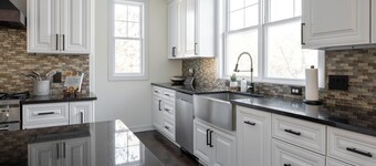 Casa Blanca - Luxury 6BR Retreat with Games Room and Lake Views