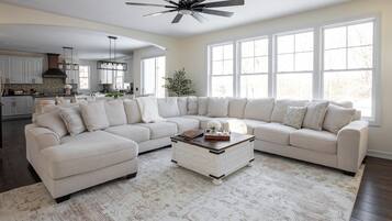 Een smart-tv en een open haard