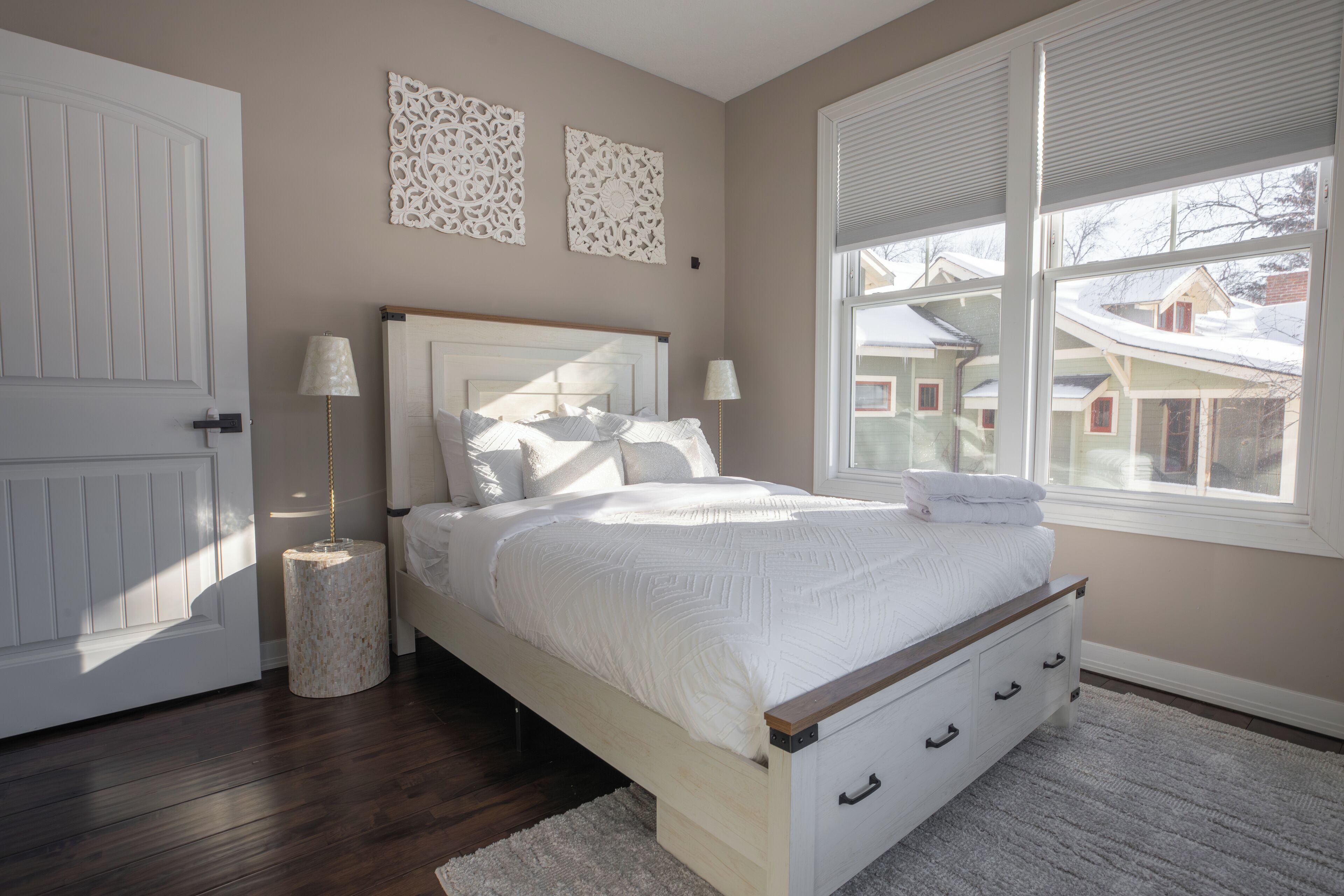 办公桌、熨斗/熨衣板、旅行婴儿床、免费 WiFi