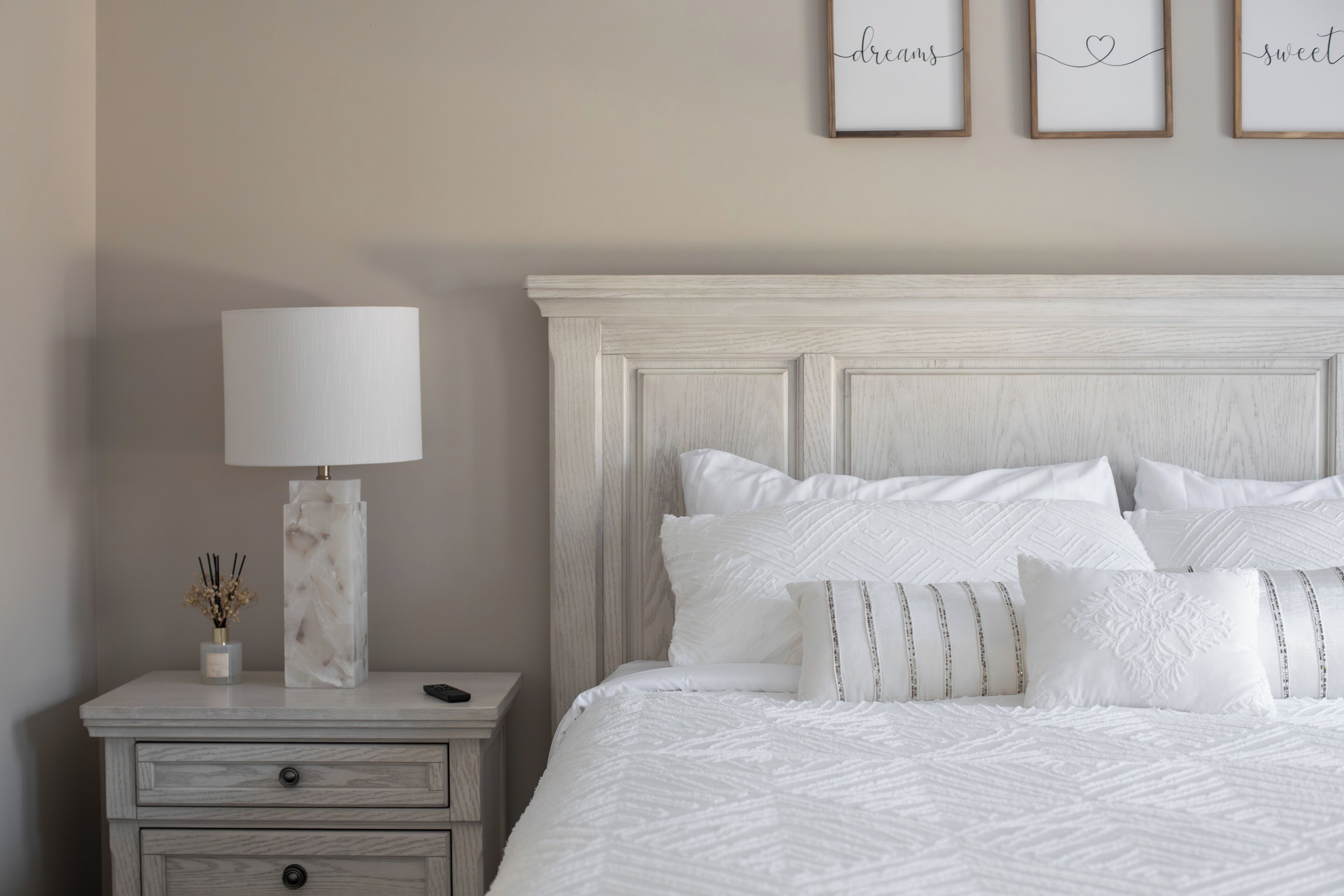 办公桌、熨斗/熨衣板、旅行婴儿床、免费 WiFi