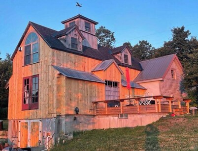Enchanting barn in E Dover with 50 mile view