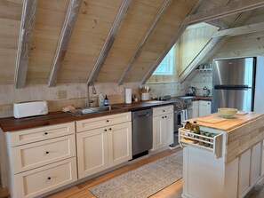 Private kitchen - Enchanting barn in E Dover with 50 mile view (Dover)