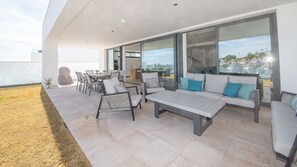 Outdoor dining - Villa Sapphire number 62 (Manilva)