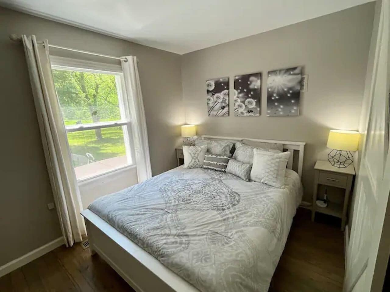 3 habitaciones, tabla de planchar con plancha, wifi y ropa de cama 