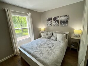 Iron/ironing board, WiFi, bed sheets