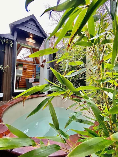 Shepard hut - Hot Tub, Outdoor Shower, Bath